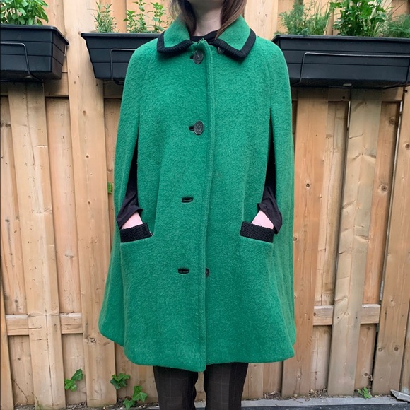 Vintage Green Cape 🪁 - Picture 3 of 7
